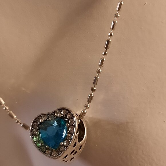 Gorgeous Brand New Sky Blue Necklace - Picture 2 of 2